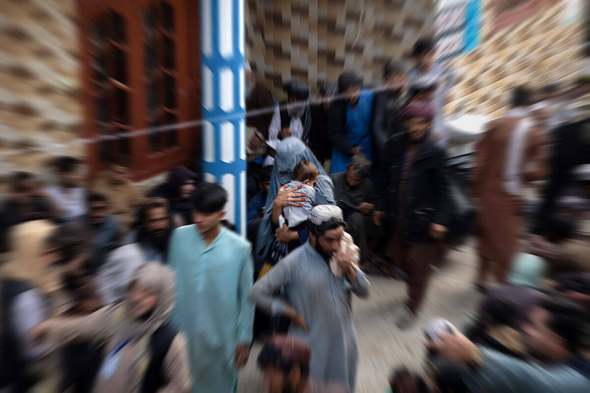 Afghan returnees from Pakistan wait at the IOM Transit Center in Kandahar to register for assistance, March 2024. (IOM/Mohammad Osman Azizi)